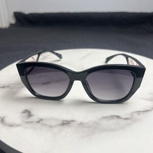 Guess Women's Sunglasses GF0403 01B Black 56mm Grey Gradient Lens NEW! Chic Cute